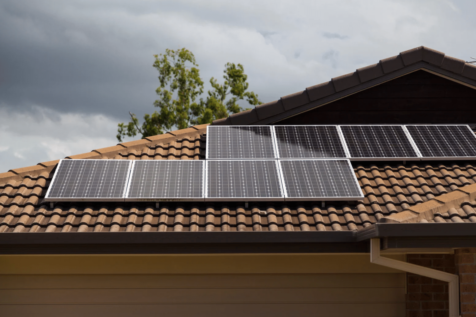 Do Solar Panels Work During a Power Outage